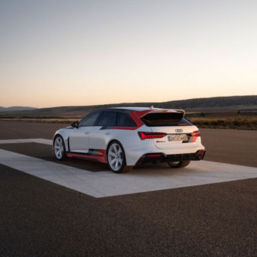 Side and rear view Audi RS 6 Avant GT