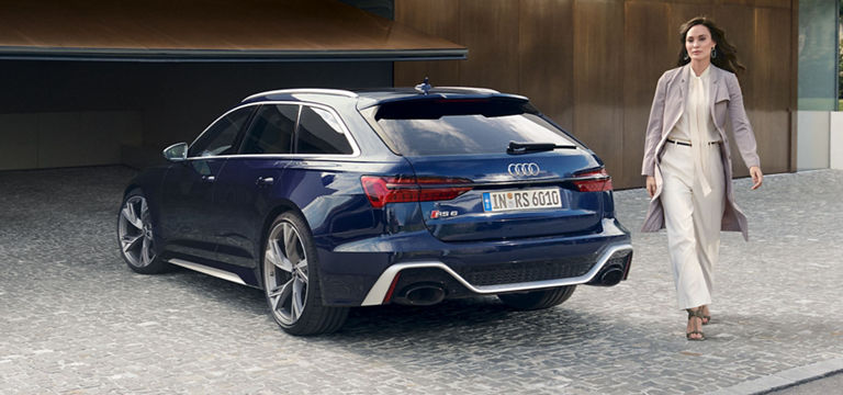 Vista posteriore di Audi RS 6 Avant