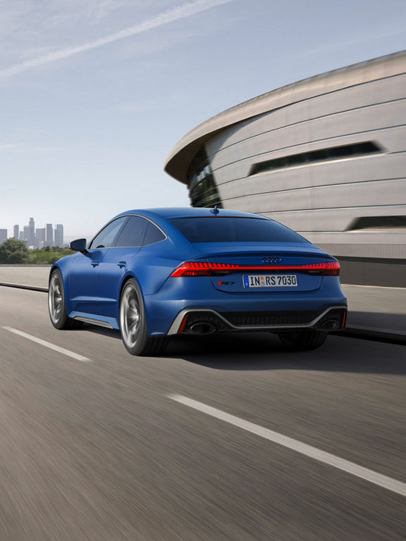 Dynamische Heckansicht des Audi RS 7 Sportback
