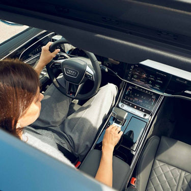 Panorama-Glasdach im Audi A8 L TFSI e