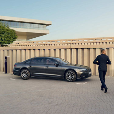 Side view Audi A8 L TFSI e