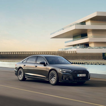 Dynamic front view Audi A8 L TFSI e
