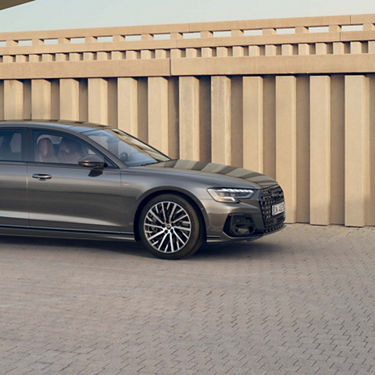Side front view Audi A8 L TFSI e