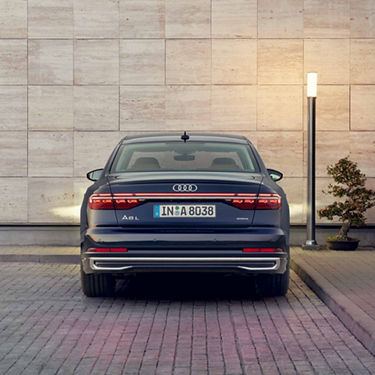 Tagantvaade Audi A8 L