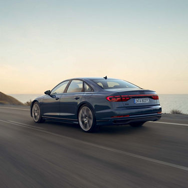 Vue arrière dynamique Audi A8 TFSI e