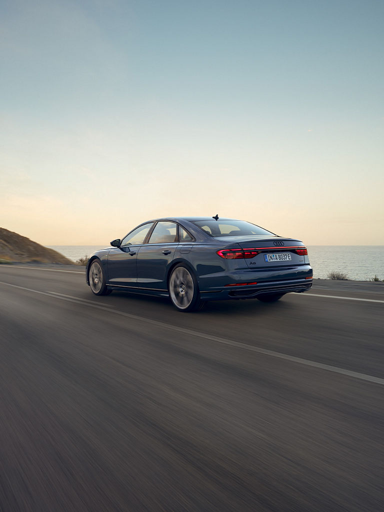 Dynamische Heckansicht Audi A8 TFSI e