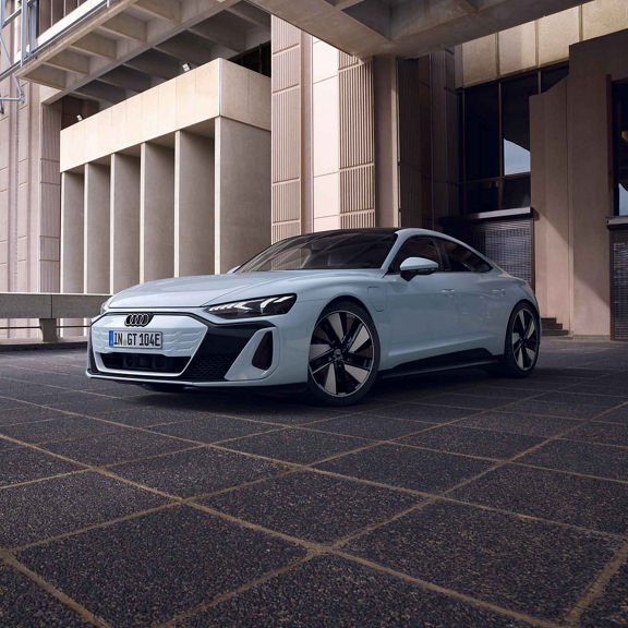 Audi e-tron GT quattro front view with Audi exclusive Exterior