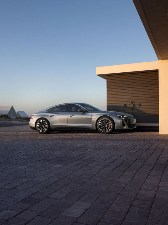 Vue latérale de l'Audi S e-tron GT