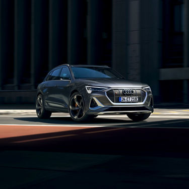  Audi e-tron S dynamic drive shot