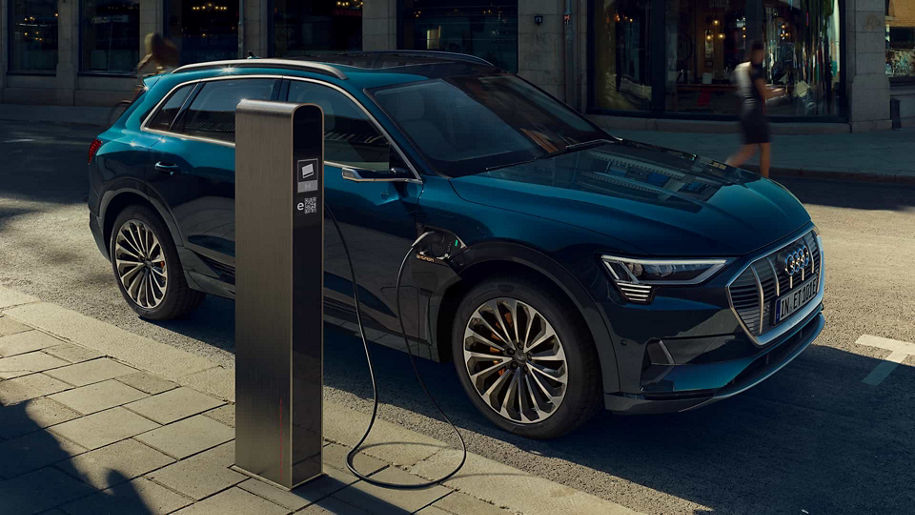 Audi e-tron laden