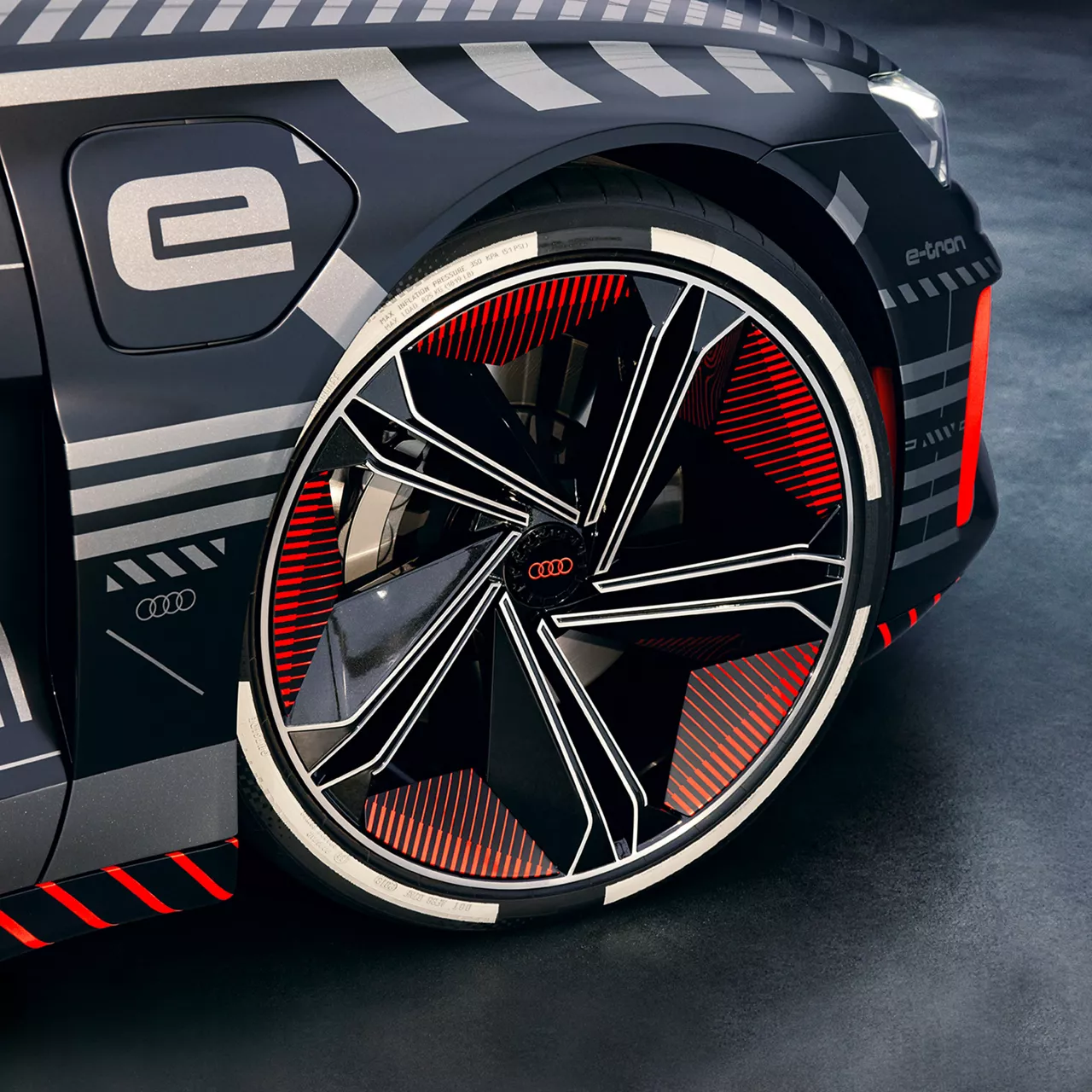 Closer rim view Audi e-tron GT concept