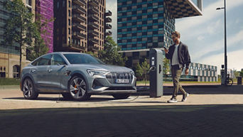 883x496_A_E-TRON_191034.jpg