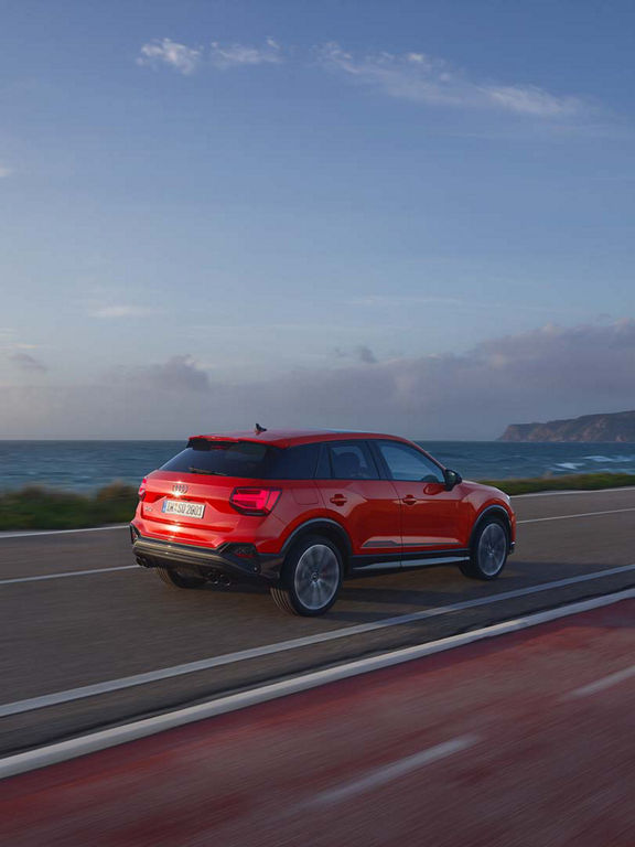 SQ2 von hinten im Dunkeln