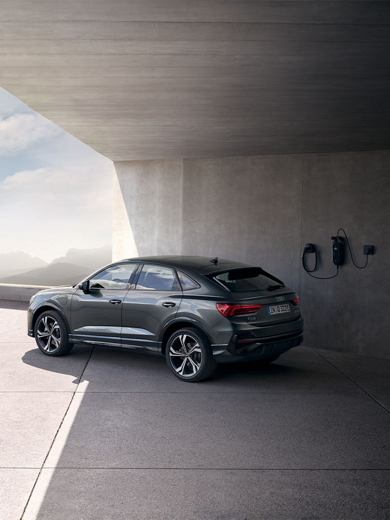  Audi Q3 Sportback TFSI e thuis laden