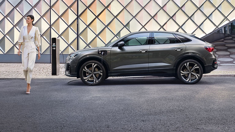 Vista laterale di Audi Q3 Sportback TFSI