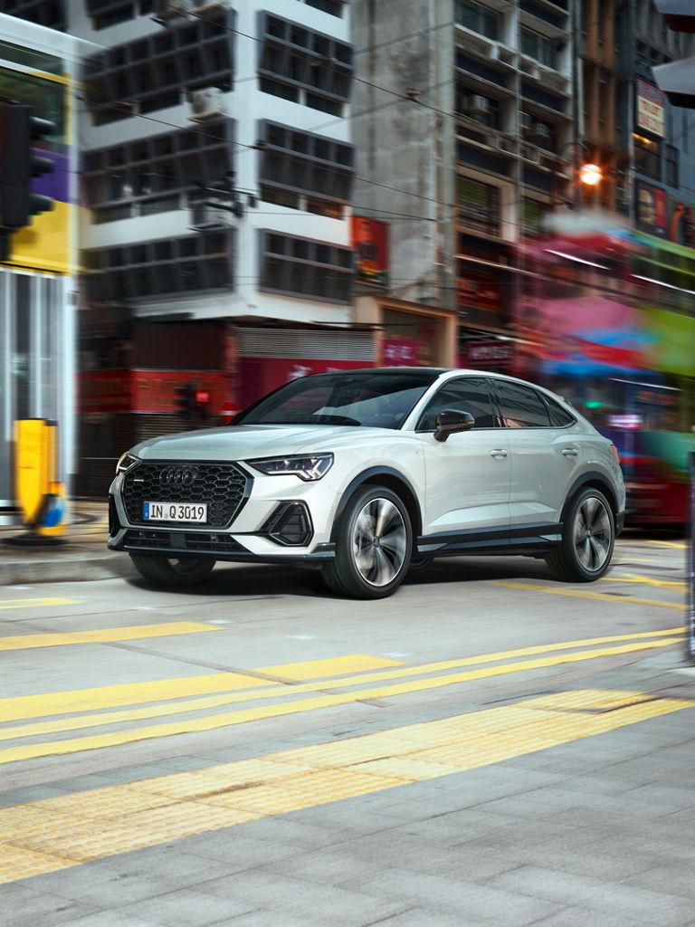 Vista frontale laterale Audi Q3 Sportback