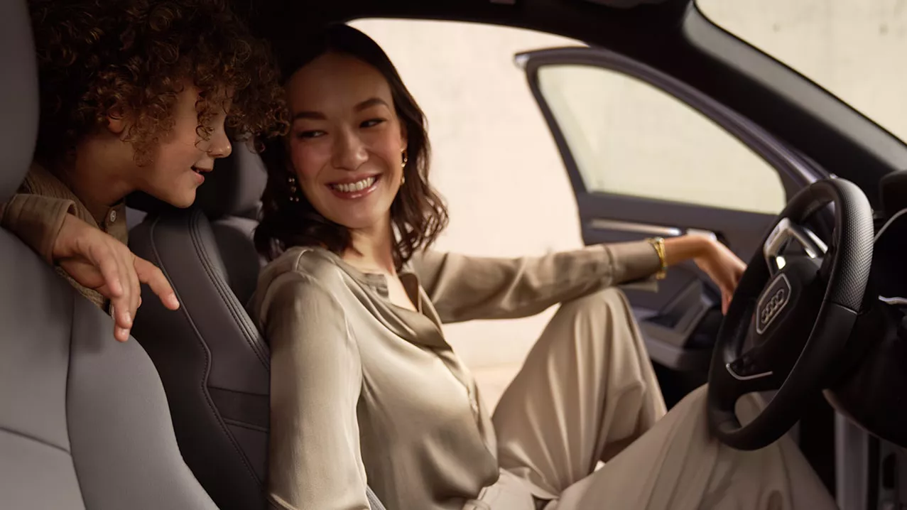 Woman at the wheel of the Audi Q3 TFSI e