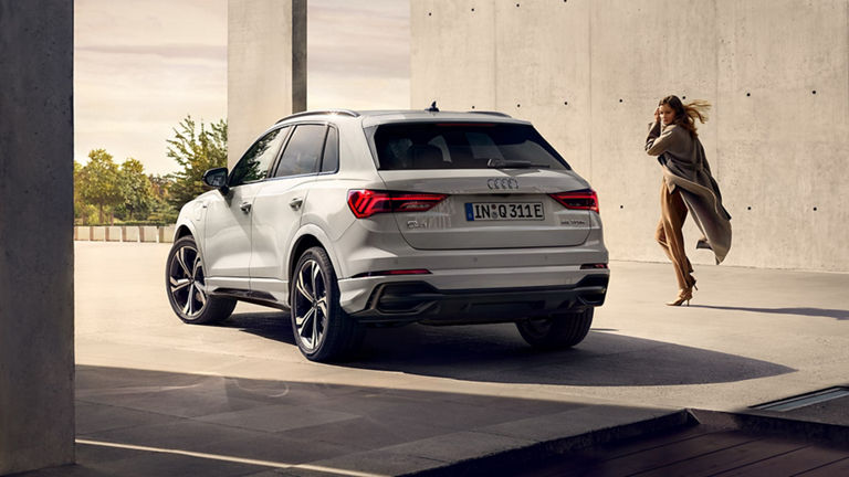  Audi Q3 TFSI e in der Heckansicht