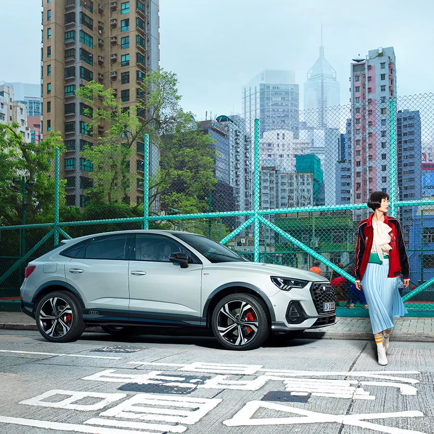 Audi Q3 Sportback zijaanzicht met model