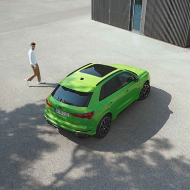 Foto de un Audi RS Q3 en verde Kyalami. 