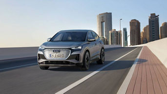 Werner legt uit hoe het navigatiesysteem in uw Q4 e-tron werkt.