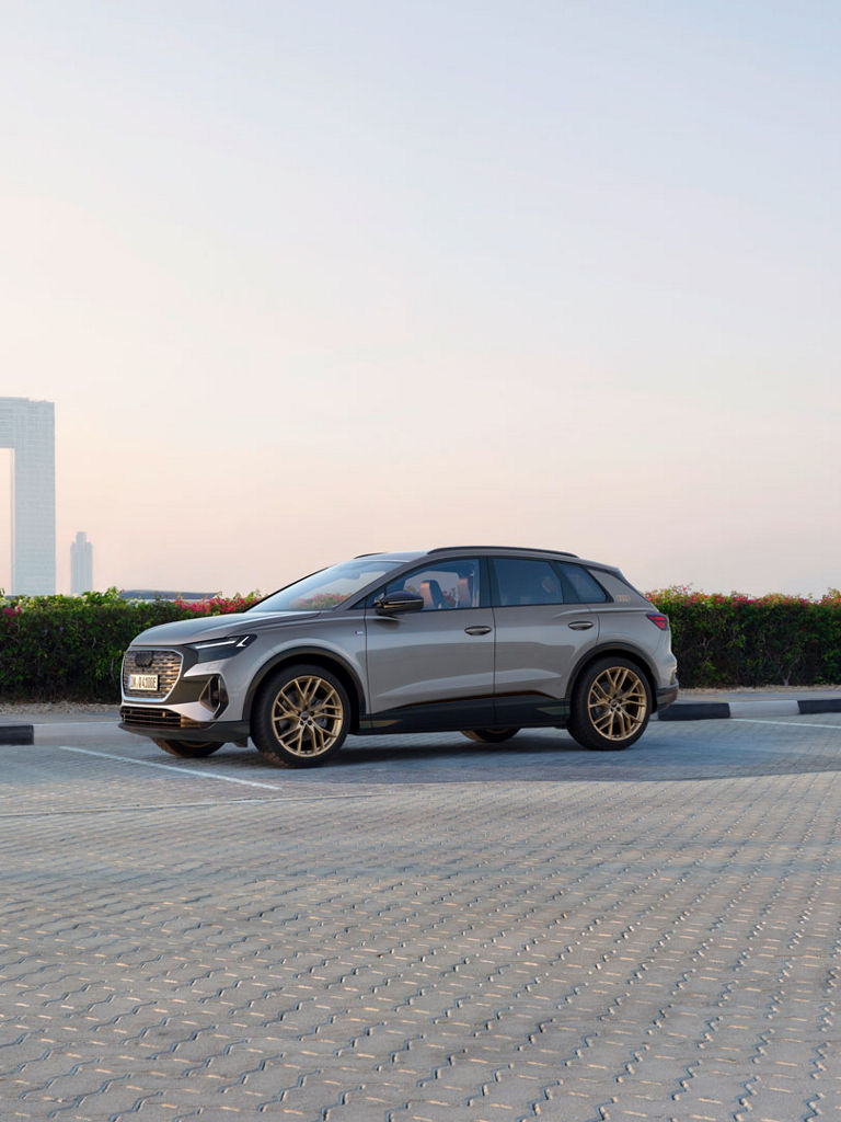 side view Q4 e-tron