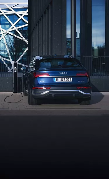 Audi Q5 Sportback TFSI e aan het opladen