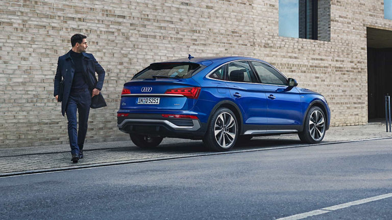 Frontal side view Audi Q5
