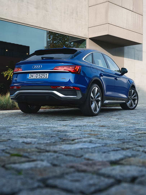 Side rear view Audi Q5 Sportback