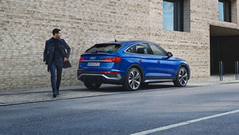 Side rear view Audi Q5 Sportback 