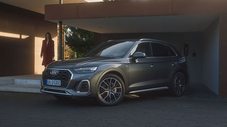 Audi Q5 TFSI e sivulta