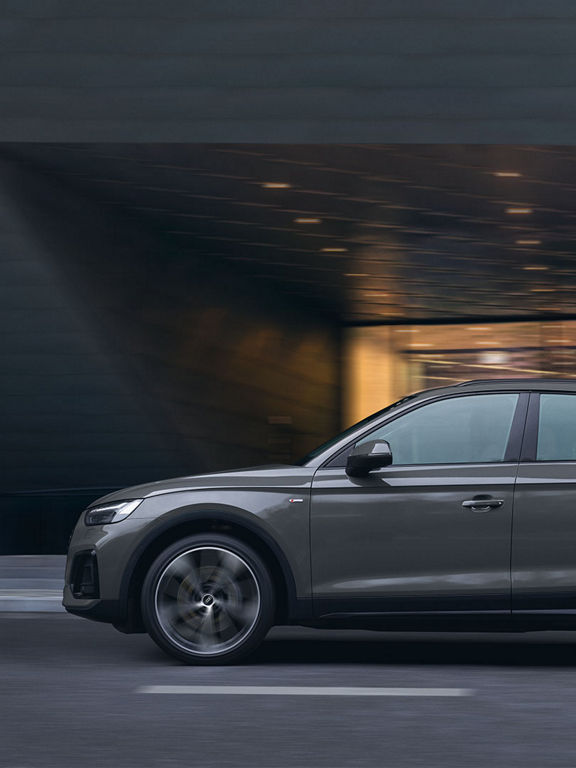 Audi Q5 side view