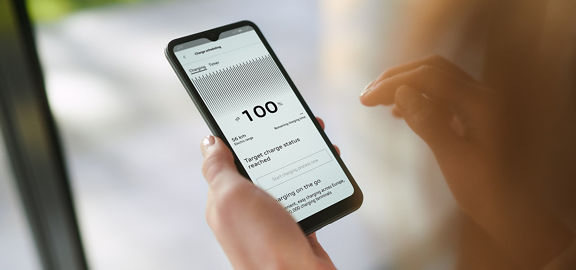 Smartphone zeigt die myAudi App