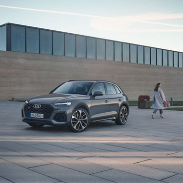 Audi Q5 side view 