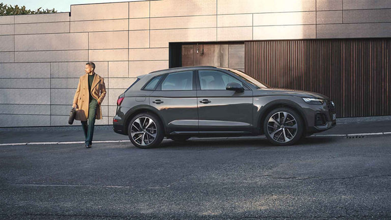 Audi Q5 side view