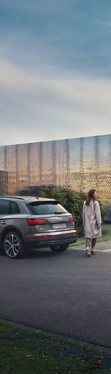 Side rear view of the Q5