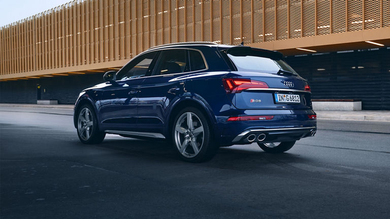 Audi SQ5 rear view from the side
