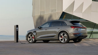 Side view charging situation Audi Q8 e-tron