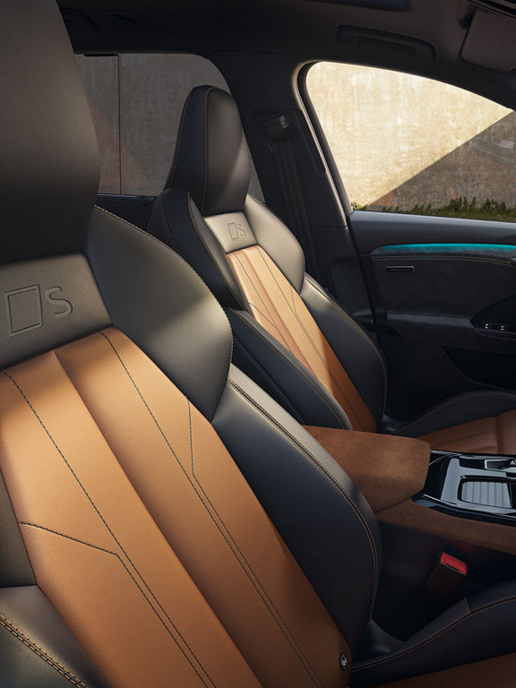 View cockpit Audi Q6 SUV e-tron