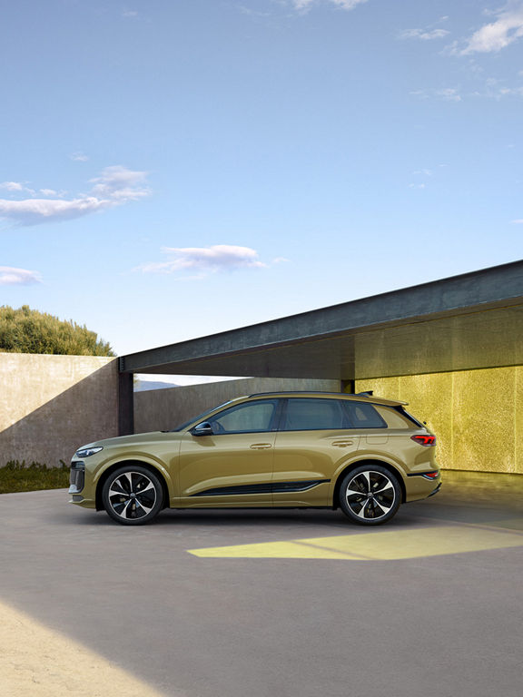 Side view Audi Q6 SUV e-tron