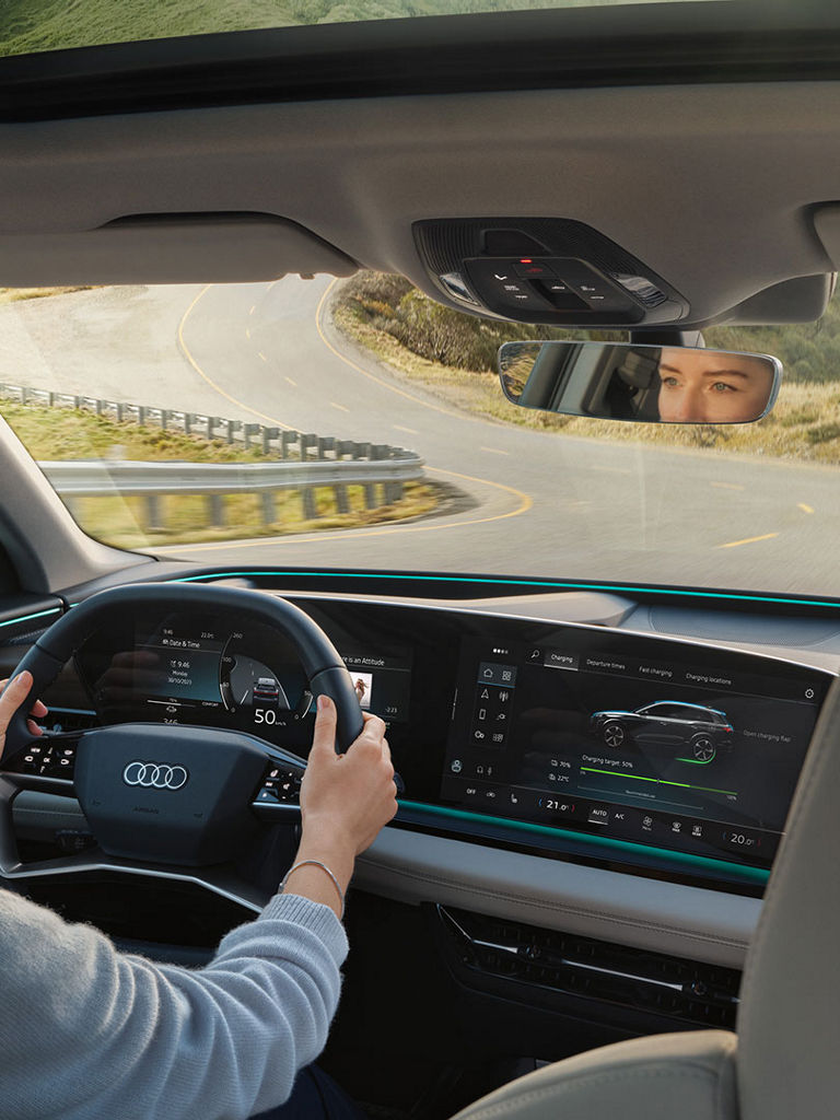 Display view cockpit Audi Q6 SUV e-tron