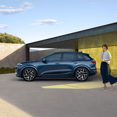 Side view Audi Q6 SUV e-tron