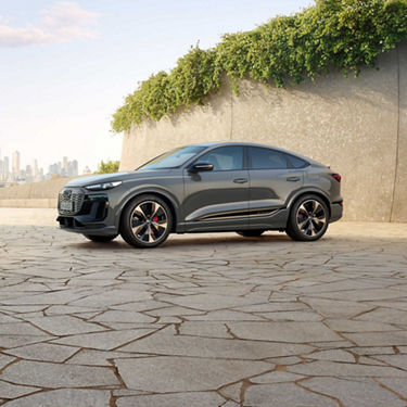 Audi Q6 Sportback e-tron side view