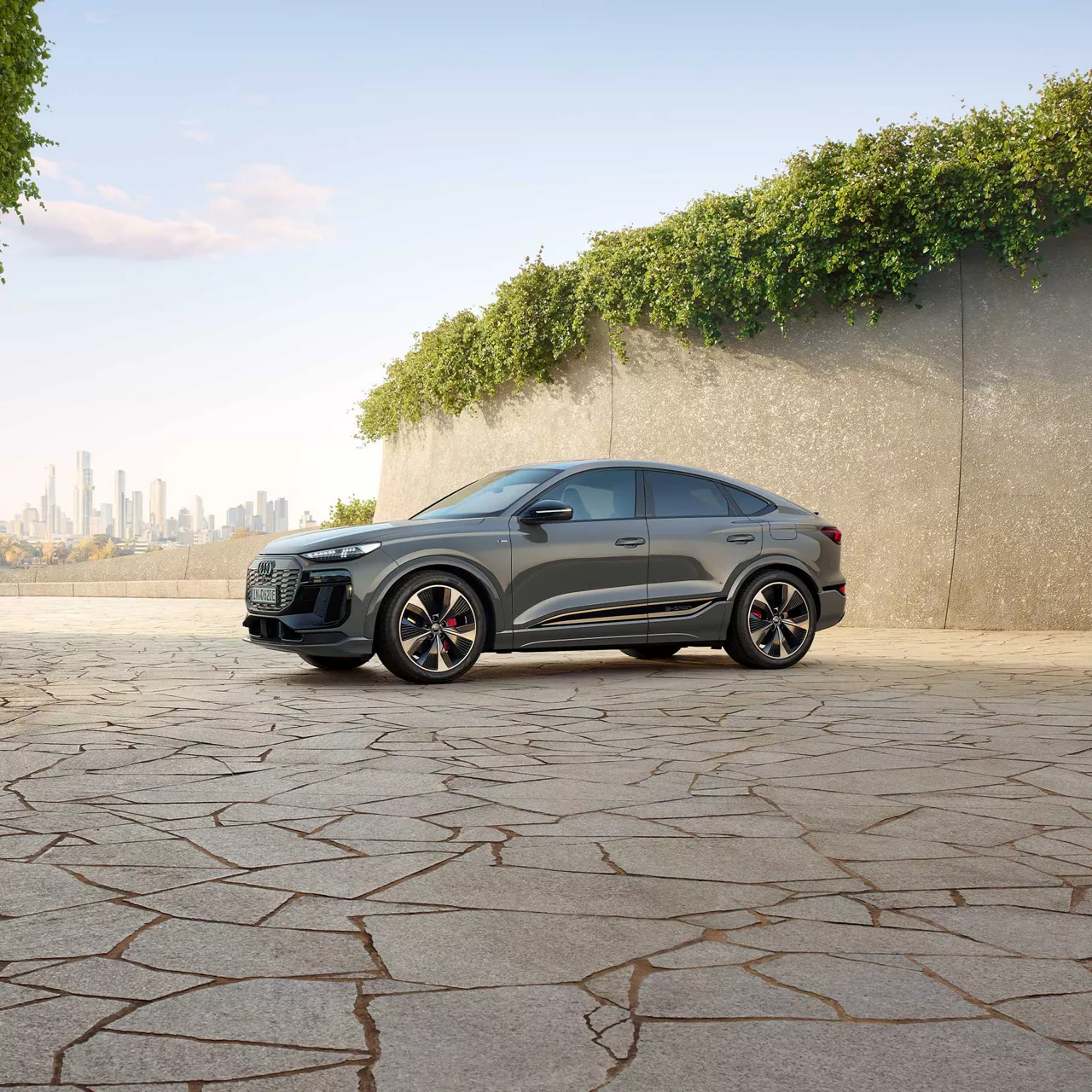 Audi Q6 Sportback e-tron von der Seite