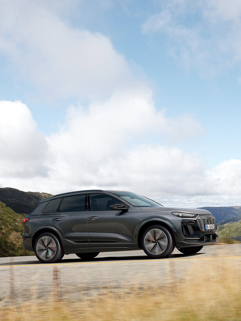 Audi Q8 TFSI e in ricarica.