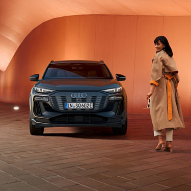 Front view Audi SQ6 SUV e-tron