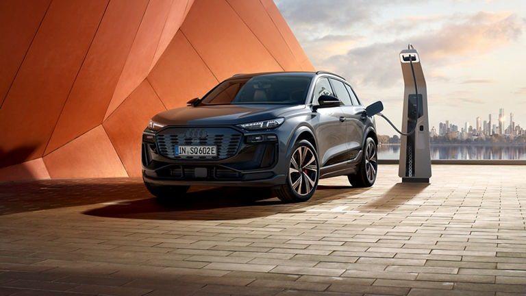 Front view Audi SQ6 SUV e-tron