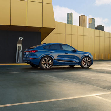 Audi SQ6 Sportback e-tron side view