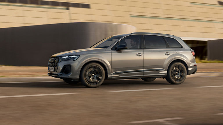 Audi Q7 TFSI - dynamiczny widok z boku
