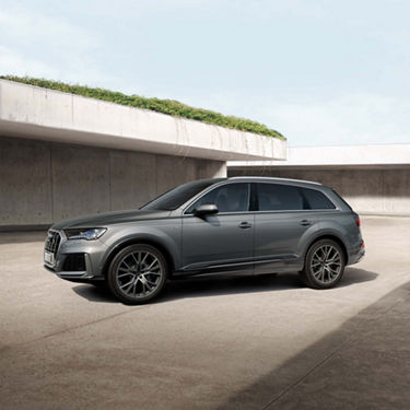 Audi Q7 side view